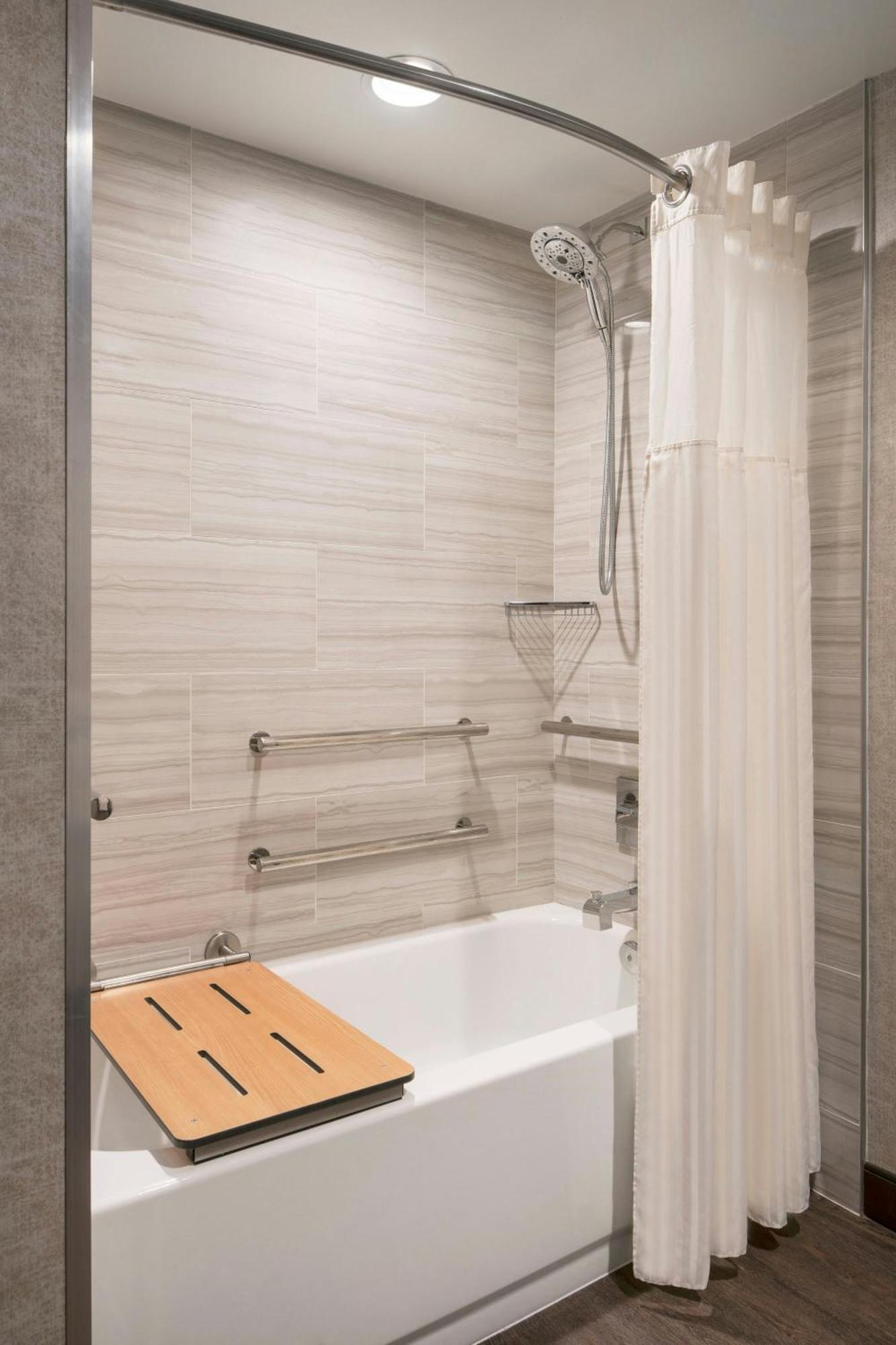 Hotel Marriott At California State 3*